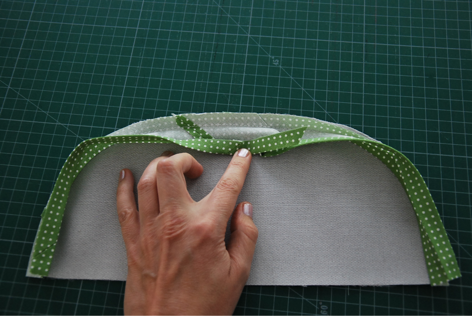 Našití šikmého proužku (14)